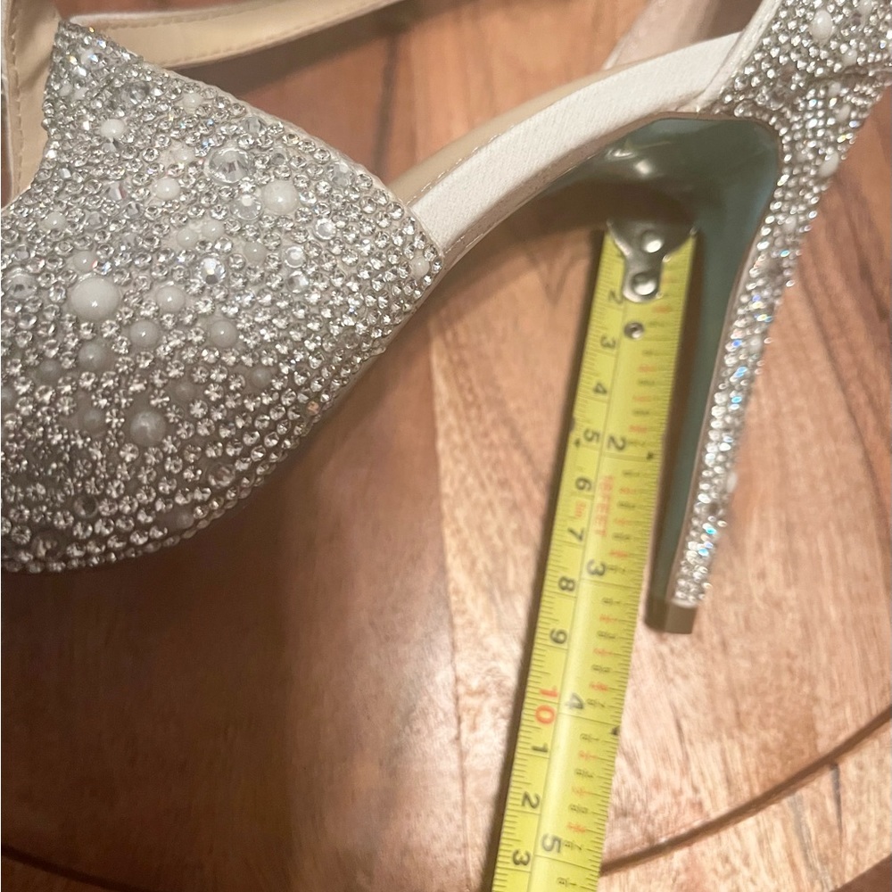 Betsy Johnson - image 4